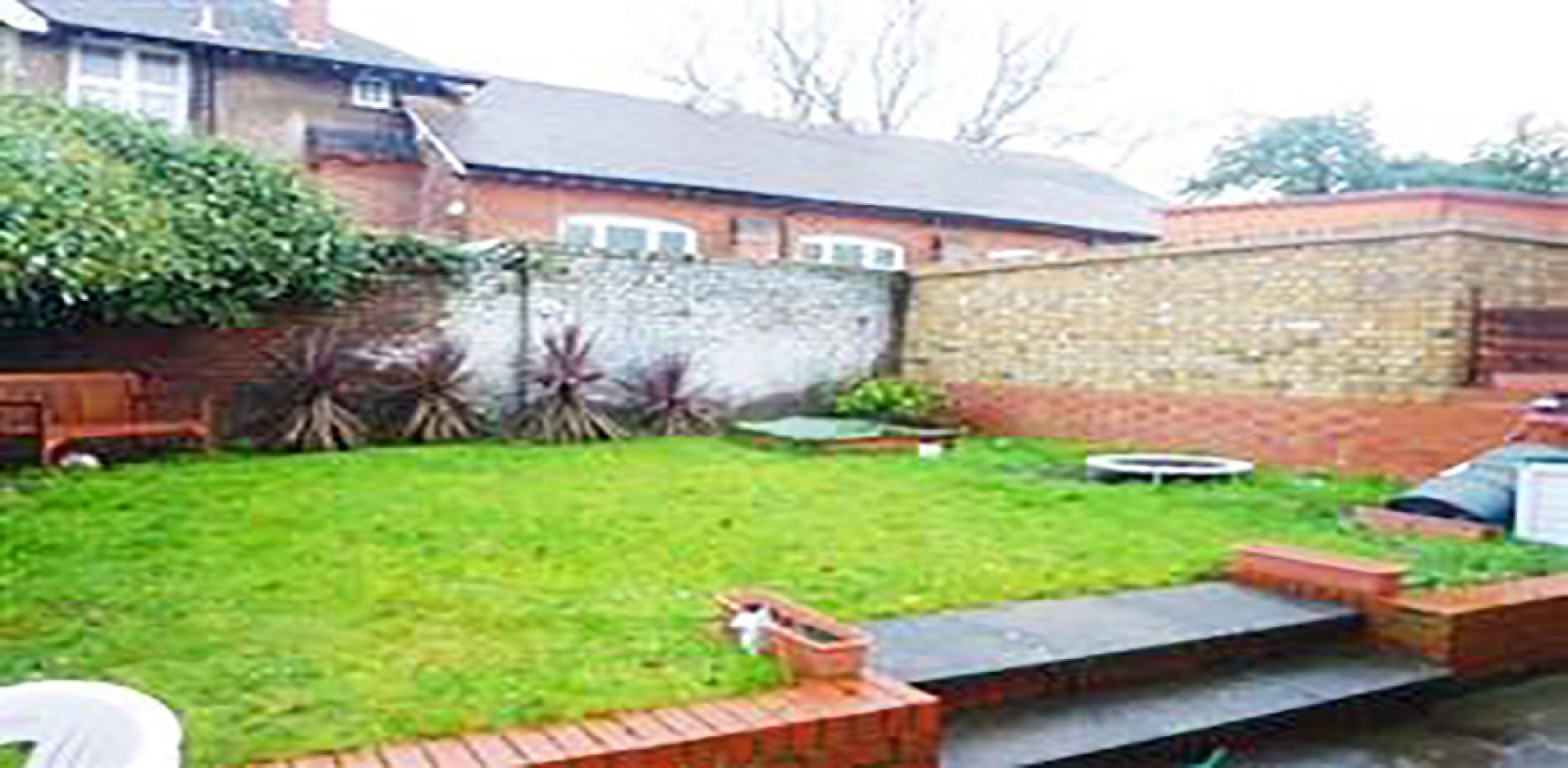 			PRIVATE GARDEN, 2 Bedroom, 1 bath, 1 reception Flat			 Heathfield Park, WILLESDEN GREEN
